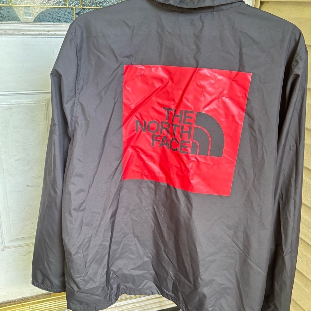 North Face Men's Easy Wind Coaches Jacket - Picture 9 of 11